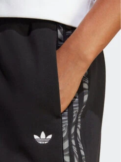 ADIDAS Jogginghose Abstract Animal Print Joggers IJ8180 Schwarz Regular Fit 11 ADIDAS Jogginghose Abstract Animal Print Joggers IJ8180 Schwarz Regular Fit -Angebote Modig Welt Store adidas jogginghose abstract animal print joggers ij8180 schwarz regular fit 3