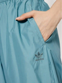 ADIDAS Jogginghose Adicolor 3D Trefoil GN2850 Grün Loose Fit 10 ADIDAS Jogginghose Adicolor 3D Trefoil GN2850 Grün Loose Fit -Angebote Modig Welt Store adidas jogginghose adicolor 3d trefoil gn2850 grun loose fit 3