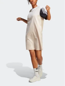 ADIDAS Kleid Für Den Alltag Essentials 3-Stripes Single Jersey Boyfriend Tee Dress IC1462 Beige Loose Fit -Angebote Modig Welt Store adidas kleid fur den alltag essentials 3 stripes single jersey boyfriend tee dress ic1462 beige loose fit 5