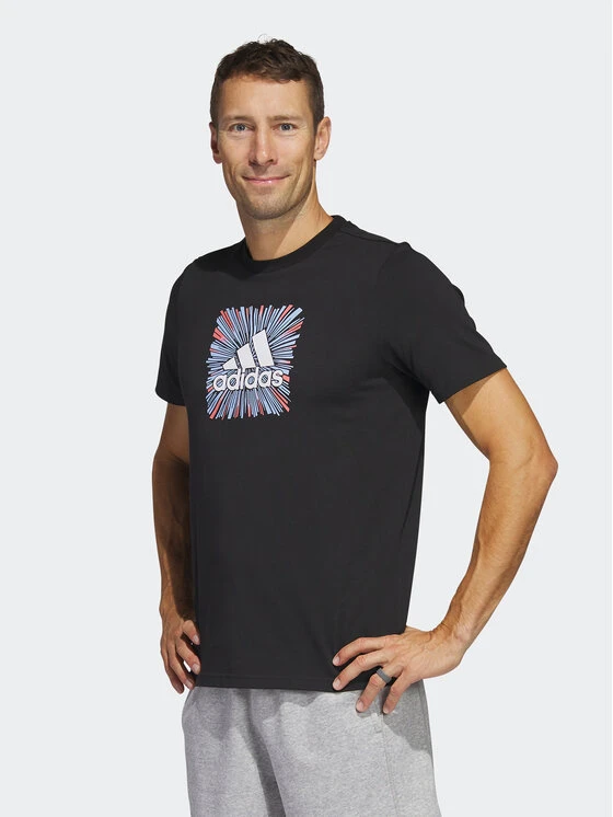 ADIDAS T-Shirt Sport Optimist Sun Logo Sportswear Graphic T-Shirt (Short Sleeve) HS2533 Schwarz Regular Fit 3 ADIDAS T-Shirt Sport Optimist Sun Logo Sportswear Graphic T-Shirt (Short Sleeve) HS2533 Schwarz Regular Fit