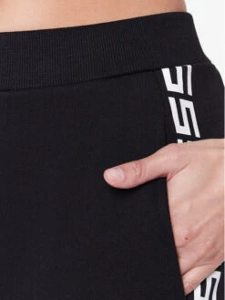 Guess Jogginghose Evelina V3RB10 K68I3 Schwarz Regular Fit -Angebote Modig Welt Store guess jogginghose evelina v3rb10 k68i3 schwarz regular fit 4