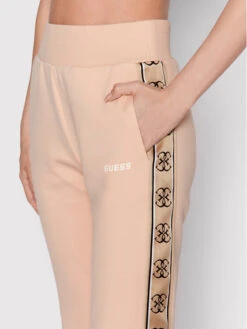 Guess Jogginghose V2YB15 KA3P1 Rosa Regular Fit -Angebote Modig Welt Store guess jogginghose v2yb15 ka3p1 rosa regular fit 3