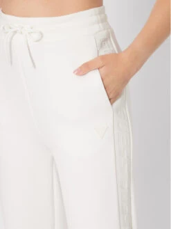 Guess Jogginghose V2YB19 K7UW2 Weiß Regular Fit -Angebote Modig Welt Store guess jogginghose v2yb19 k7uw2 weiss regular fit 3