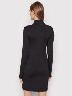 Nike Kleid Für Den Alltag Swoosh DC5306 Schwarz Slim Fit -Angebote Modig Welt Store nike kleid fur den alltag swoosh dc5306 schwarz slim fit 2