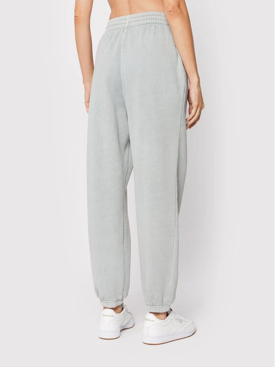 Reebok Jogginghose Classics Natural Dye HH9719 Grau Relaxed Fit 5 Reebok Jogginghose Classics Natural Dye HH9719 Grau Relaxed Fit – Bild 3