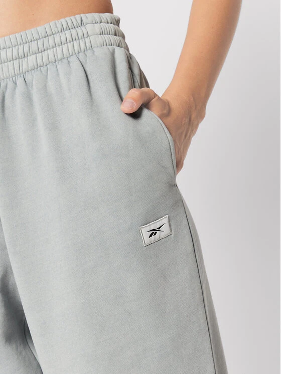 Reebok Jogginghose Classics Natural Dye HH9719 Grau Relaxed Fit 6 Reebok Jogginghose Classics Natural Dye HH9719 Grau Relaxed Fit – Bild 4