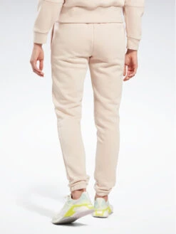 Reebok Jogginghose Fleece IC3502 Beige Slim Fit -Angebote Modig Welt Store reebok jogginghose fleece ic3502 beige slim fit 2