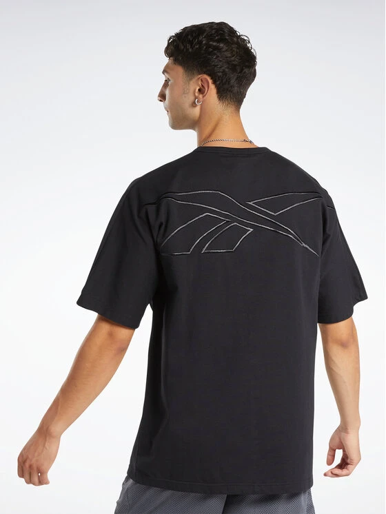 Reebok T-Shirt Basketball Heavyweight Pocket HU2012 Schwarz Oversize 5 Reebok T-Shirt Basketball Heavyweight Pocket HU2012 Schwarz Oversize – Bild 3