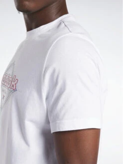 T-Shirt Reebok Graphic Series T-Shirt HM6251 Weiß Regular Fit -Angebote Modig Welt Store reebok t shirt reebok graphic series t shirt hm6251 weiss regular fit 4