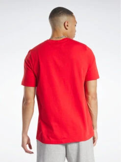 T-Shirt Reebok Graphic Series T-Shirt HS4883 Rot Regular Fit -Angebote Modig Welt Store reebok t shirt reebok graphic series t shirt hs4883 rot regular fit 2