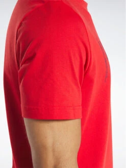 T-Shirt Reebok Graphic Series T-Shirt HS4883 Rot Regular Fit -Angebote Modig Welt Store reebok t shirt reebok graphic series t shirt hs4883 rot regular fit 4