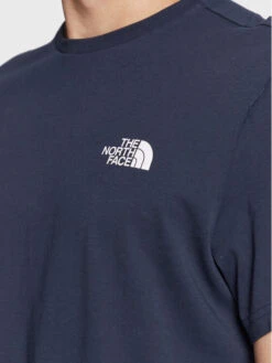 The North Face T-Shirt NF0A2TX5 Dunkelblau Regular Fit 10 The North Face T-Shirt NF0A2TX5 Dunkelblau Regular Fit -Angebote Modig Welt Store the north face t shirt nf0a2tx5 dunkelblau regular fit 3