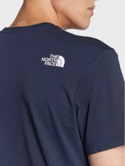 The North Face T-Shirt NF0A2TX5 Dunkelblau Regular Fit 11 The North Face T-Shirt NF0A2TX5 Dunkelblau Regular Fit -Angebote Modig Welt Store the north face t shirt nf0a2tx5 dunkelblau regular fit 4
