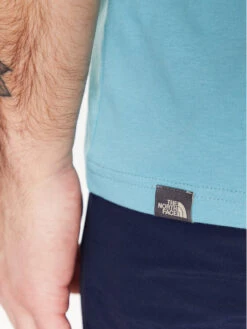 The North Face T-Shirt Red Box Cel NF0A7X1K Blau Regular Fit -Angebote Modig Welt Store the north face t shirt red box cel nf0a7x1k blau regular fit 4