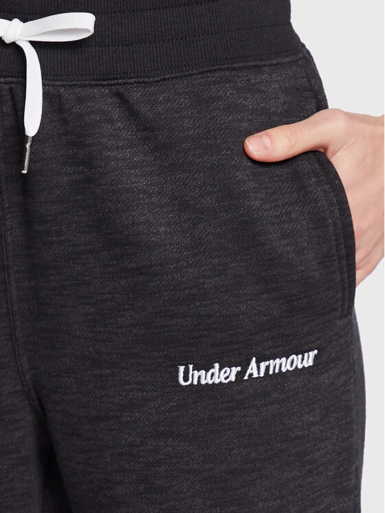 Under Armour Jogginghose Ua Essential Fleece Script 1374105 Schwarz Regular Fit 5 Under Armour Jogginghose Ua Essential Fleece Script 1374105 Schwarz Regular Fit – Bild 3